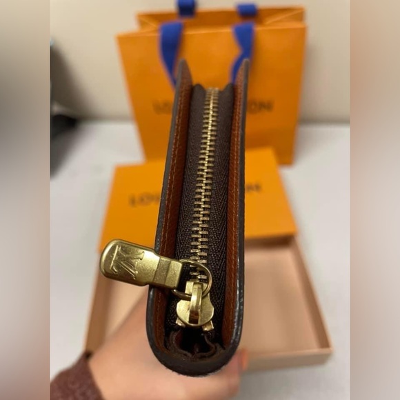 Sold‼️Authentic LV Mono Zippy Wallet💕
Giftable condition🎁 - Picture 7 of 16